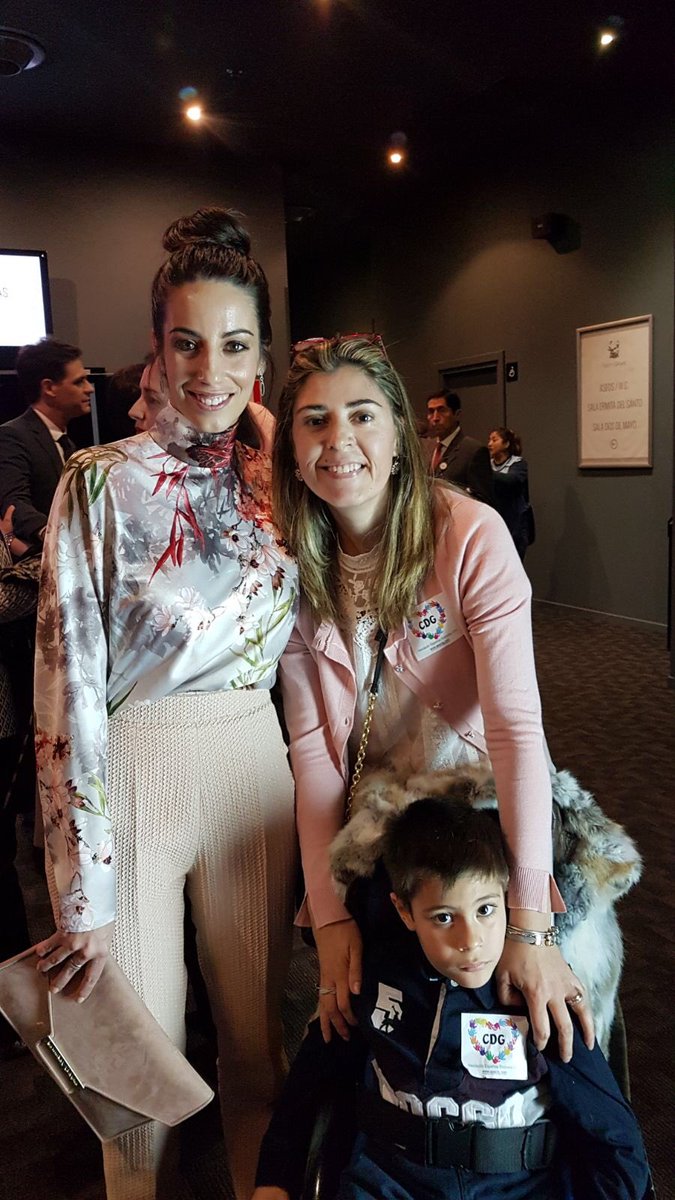 cdgsindrome's tweet photo. Hoy en Madrid ha tenido lugar el acto oficial del Día Mundial de las ER, presidido por S.M. la Reina Letizia. Apoyando este acto tan importante @ChristianG_7 y @almudenacid. @cdgsindrome ha estado representado por Juan y su mamá Cristina. #somosfeder #DiaMundialdelasER https://t.co/FtvcV05Phm