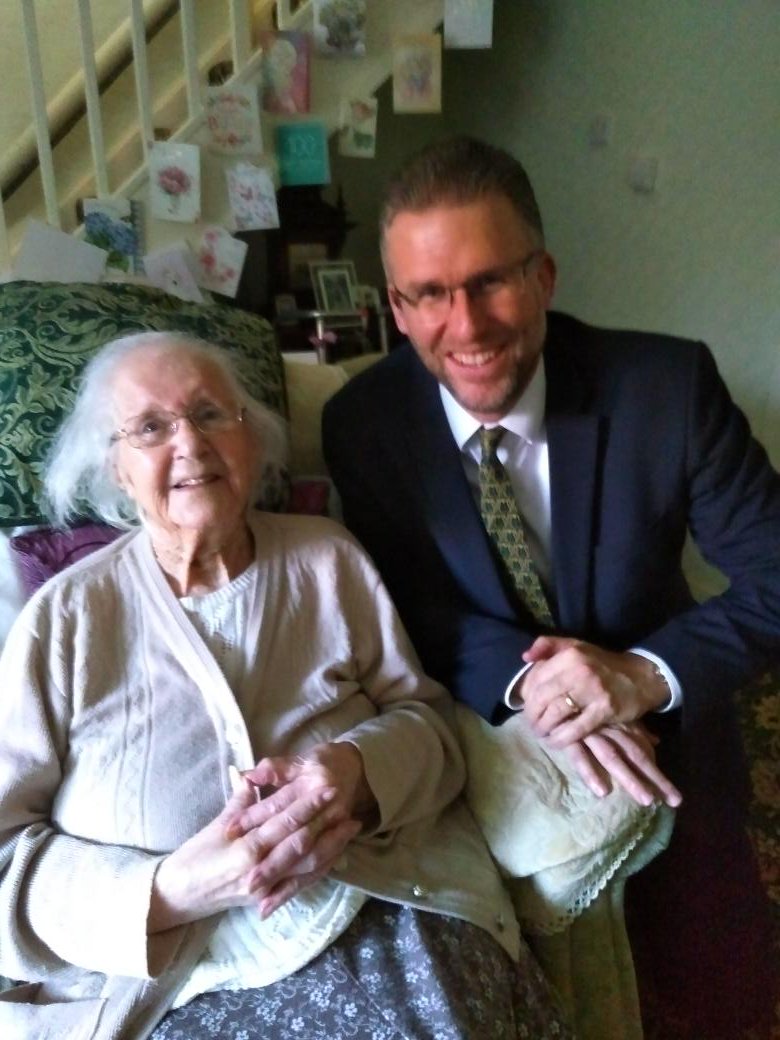 CCLeicsPolice's tweet photo. Happy 100th Birthday Kathleen from all @leicspolice !

Kathleen's late husband served for 30 yrs, retiring as a Sgt.  He then joined us as a staff member.

#Luffenham #Syston
@LeicesterPolFed https://t.co/84x9xlmaoe