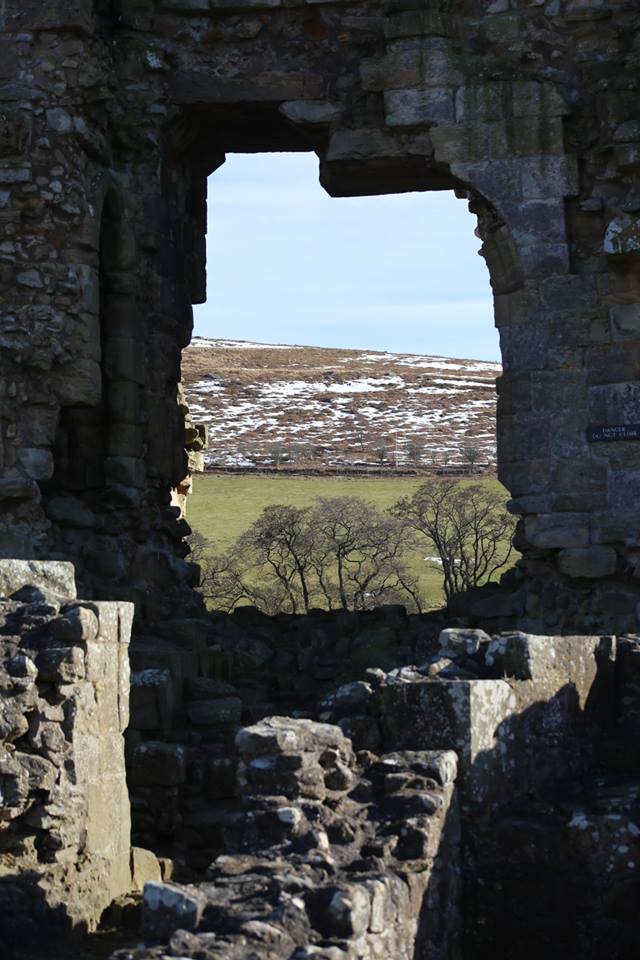 alnwickgazette's tweet photo. VIEW OF #NORTHUMBERLAND: The disappearing snow, pictured through the ruins of #Edlingham Castle by Fergus Currie. #northeasthour @NorthEastTweets  @NEFollowers https://t.co/95CBRHhehc