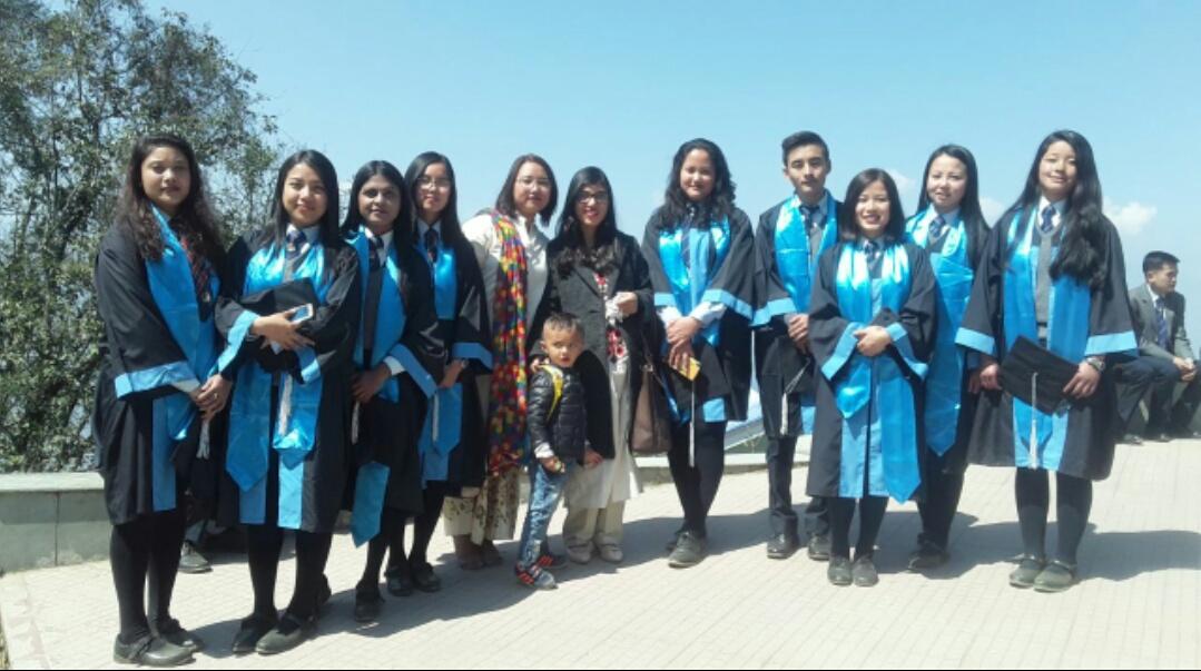 juniorsush1998's tweet photo. And now the #Adventure begins! #MyConvocationday❤ #sharing😊 https://t.co/cUff5ct66E