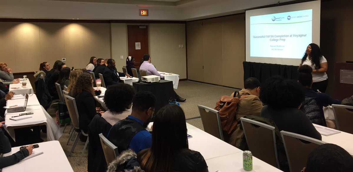 DetroitDegrees's tweet photo. Speaking to a packed room about #D3FAFSA @MICollegeAccess with #VoyageurCollegePrep #MCAN2018 @DetroitChamber https://t.co/Ouxa3eZA7K