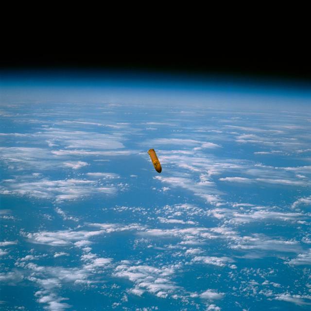 STS-29 Discovery, OV-103, external tank (ET) separation