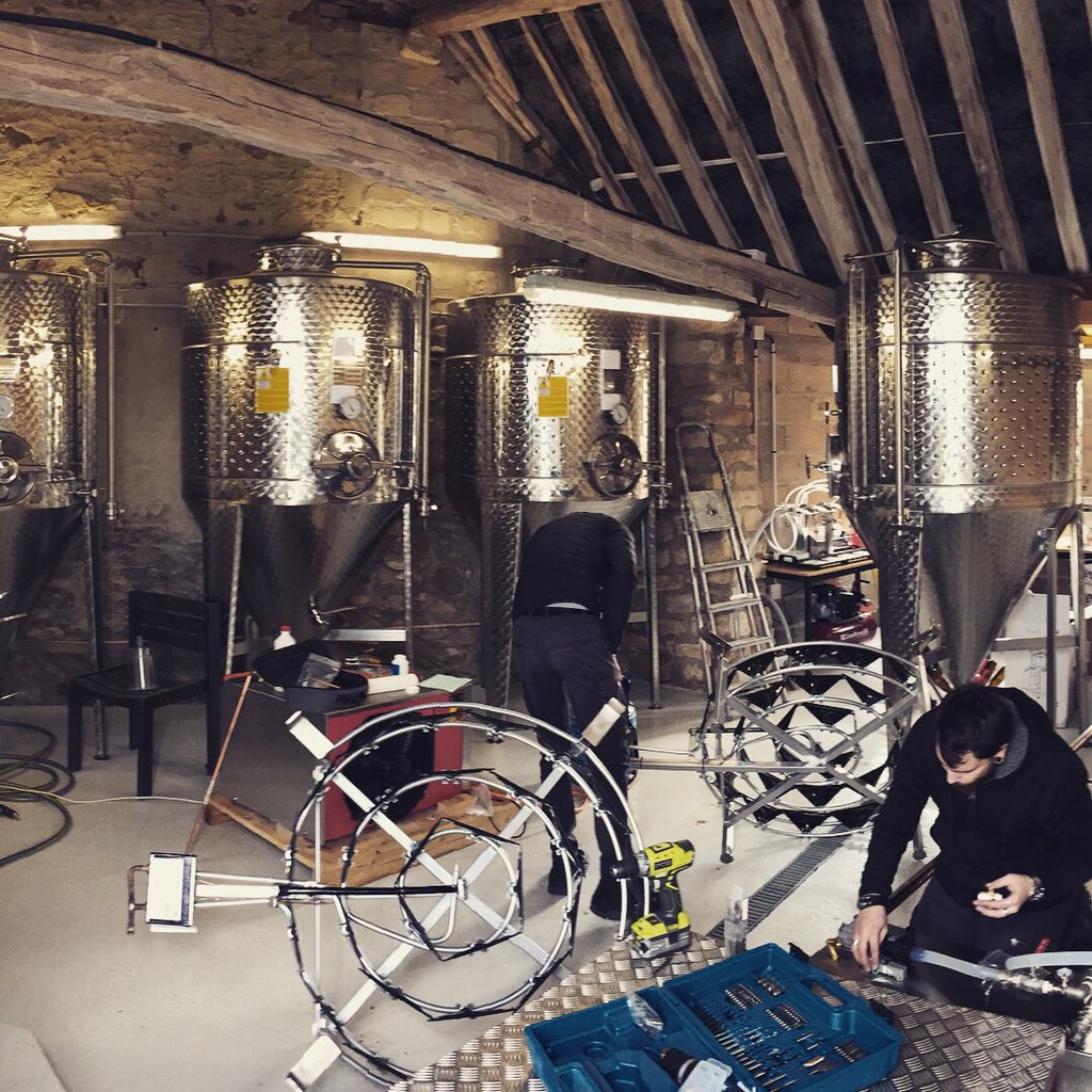BiereDuchmann's tweet photo. Hey les bons vivants ! Notre ligne de brassage est fraîchement installée - allez plus qu’un petit mois à attendre avant de pouvoir goûter nos belles et bonnes bières 🤩👌✨💪 #biereiscoming https://t.co/FQUBflky9F