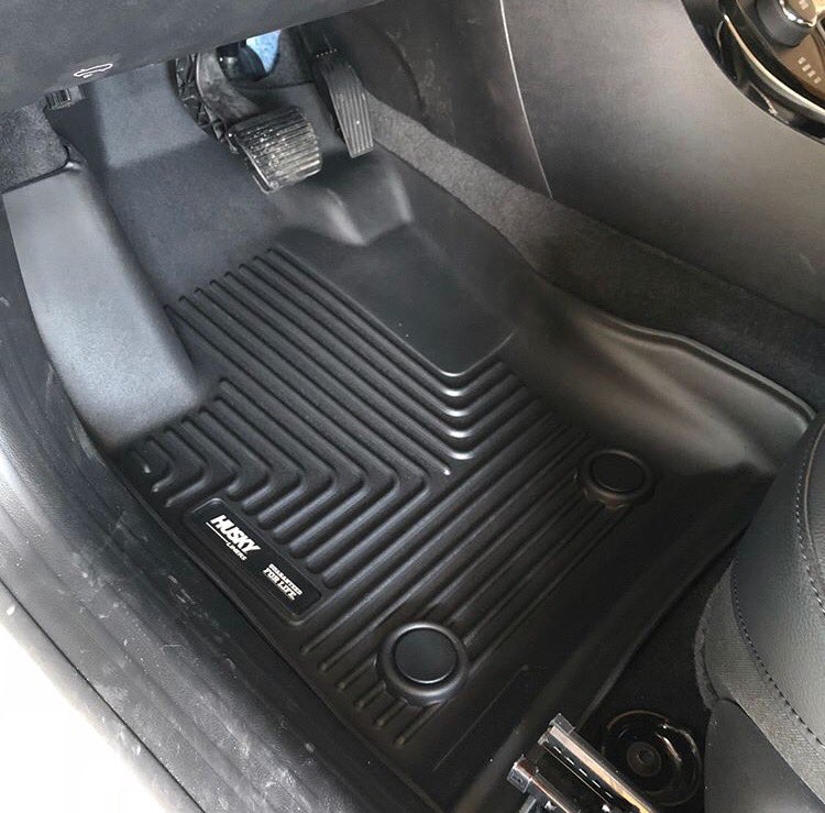 Husky_Liners's tweet image. Before and after pictures of WeatherBeaters in a Jeep Compass 
📷: @esmith1648