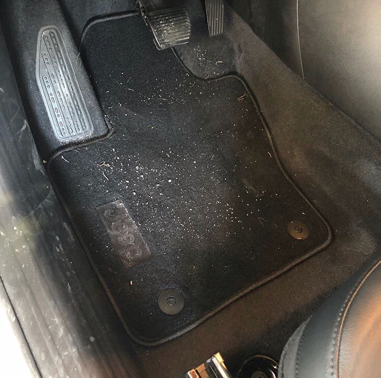 Husky_Liners's tweet image. Before and after pictures of WeatherBeaters in a Jeep Compass 
📷: @esmith1648