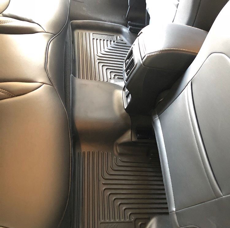 Husky_Liners's tweet image. Before and after pictures of WeatherBeaters in a Jeep Compass 
📷: @esmith1648