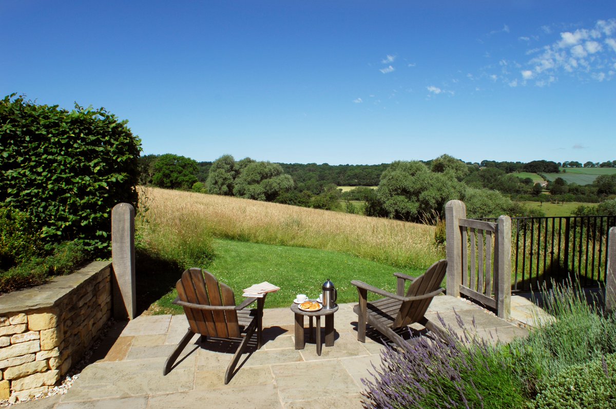 simonescapes's tweet image. There's still time to get away before the end of March. Book Elkstones or Little Polgarron and get 10% off. Take a look online bit.ly/2yOx9as or call 07595 466955.