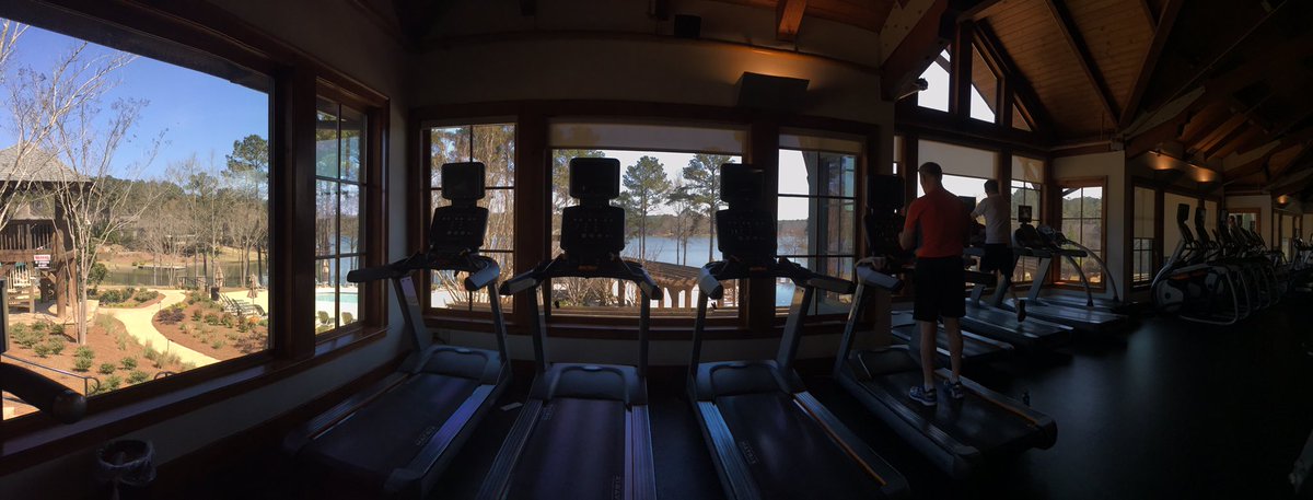 pghgirl's tweet photo. #MPC2018 If u have to b in the gym, this is the view I want. @SamHeughan @MyPeakChallenge #SpringBreakAtTheLake #ReynoldsPlantationGA #LakeClub https://t.co/3knP7dkbIl