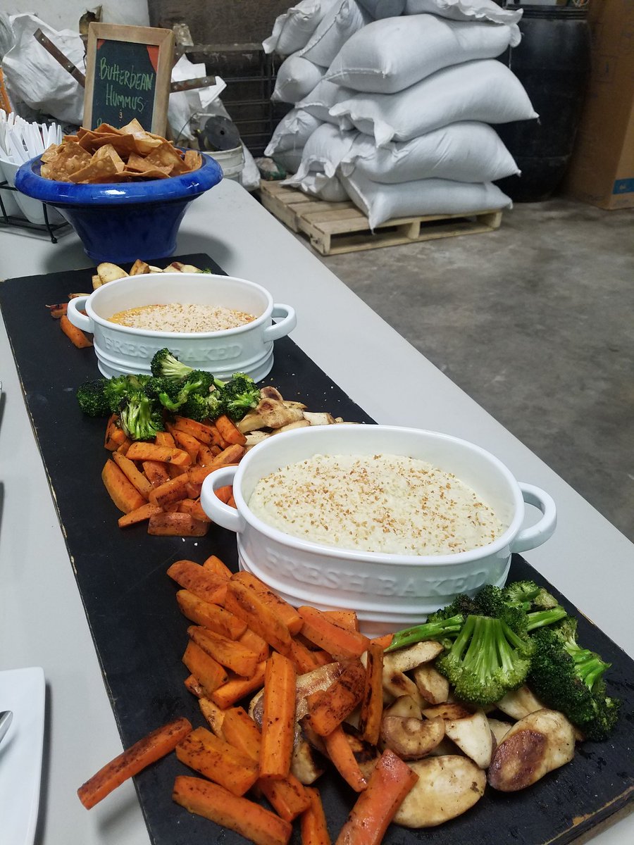 TabletopMediaGp's tweet photo. Relaxing and enjoying a fun lunch with the @chefandthef #deeprunroots food truck! The pork shoulder panini, @Sweet_Taters cake & pimento cheese were all so delicious, especially paired with @MotherEarthBrew! #PigTalesFarmTour #FeedtheDialogueNC @FeedTheDialogue https://t.co/UFakYQN1wS