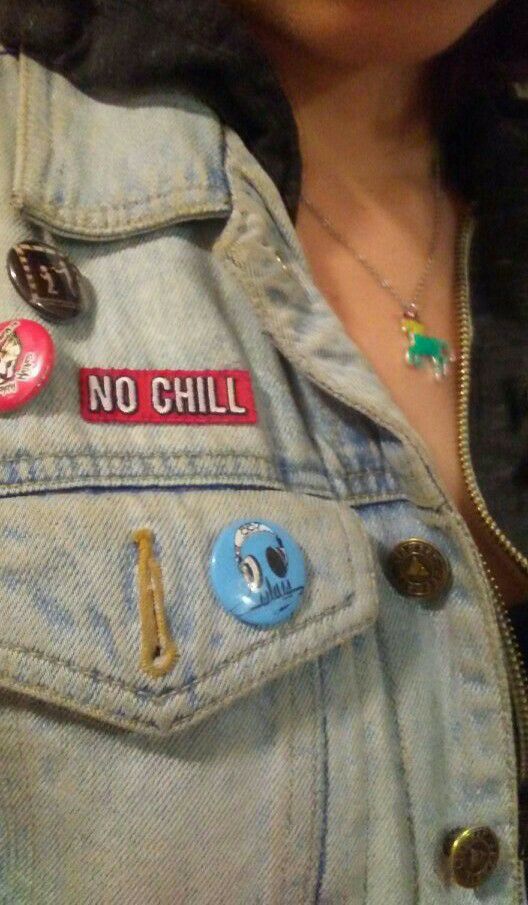 headspinsrock's tweet photo. Ms Julia Zap sporting her cool #NoChill patch! #MsJuliaZap #JuliaZap  #Headspins #Headspinsrock #PunkRock #bassist #PunkChick #PunkChickRocks #ChiPunk #rock #rocker #rockerchick #Chicago #NoChillPatch https://t.co/YmHQIaN6zt