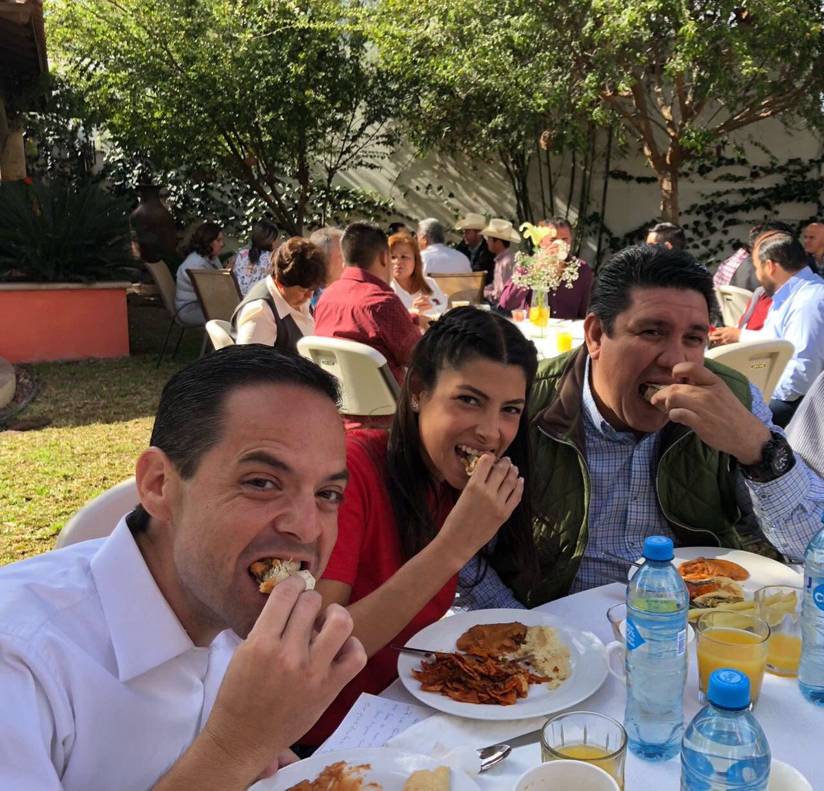 sylbeltrones's tweet photo. Estos burritos de machaca están más ricos que los de Google, y el @MaloroAcosta los hace más "light" con frijoles. https://t.co/ObApGoDWiM