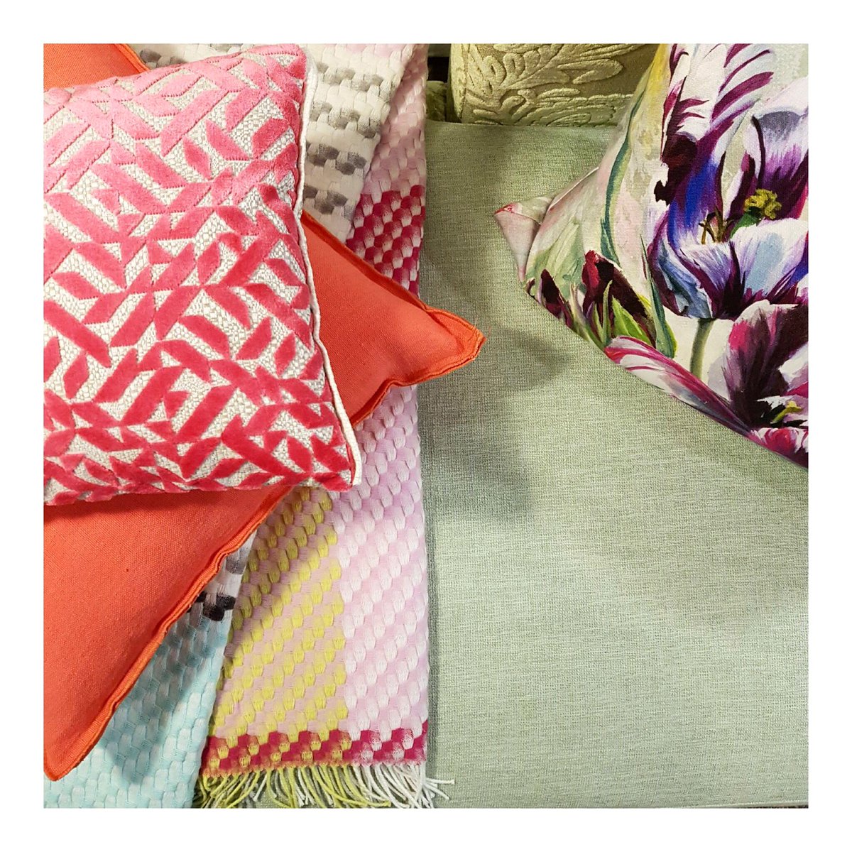 K I E K J E uit de winkel waar het al volop lente is! #spring #bringiton #colour #interior #inspiration #accessoires #wonen #lifeslittleluxuries #KleurInHuis #designersguild #emmabiemansinterieur #Leiden