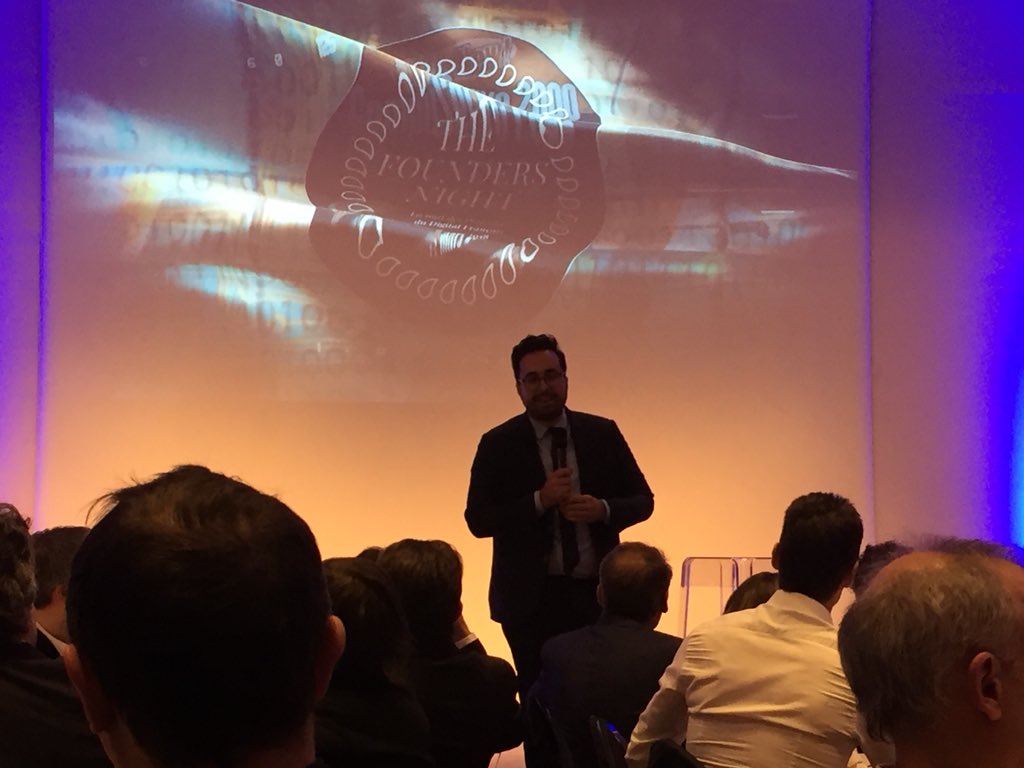 PionniersDigiFR's tweet photo. ... Surprise !! #TheFoundersNight @mounir raconte ses débuts sur internet aux #PionniersDuDigital 🇫🇷 https://t.co/qBsXPGTxHo