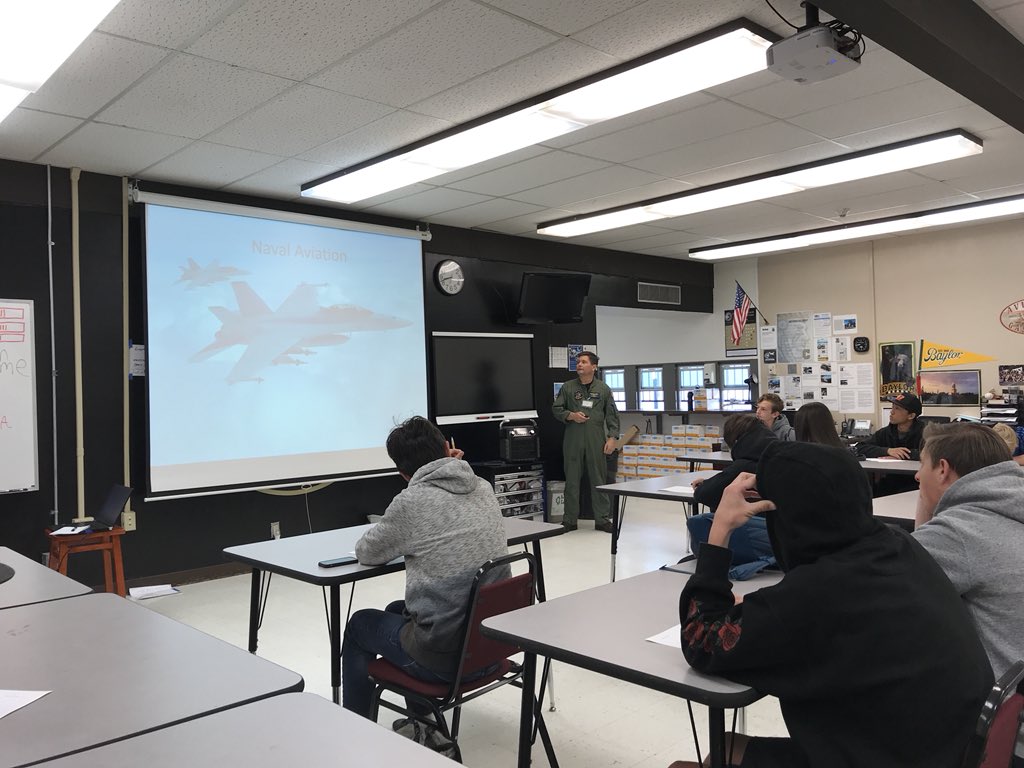 CHS_Aviation's tweet photo. Russ Maynard is a Blue and Gold Officer for the Naval Academy. Last week he shared his experiences flying the F/A-18 Super Hornet as well as his current role as a captain on the MD-11 with FedEx. https://t.co/s5agYIz4W7