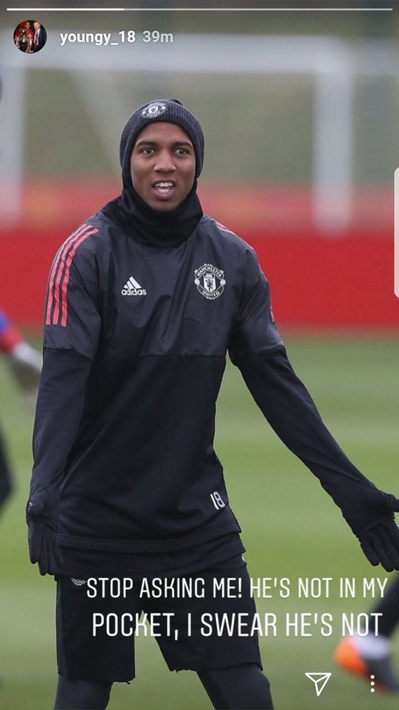 LFCTransferRoom's tweet photo. Mo Salah absolutely finishing Ashley Young on Instagram, after United were knocked out of the Champions League tonight.

What a man @22mosalah 🇪🇬 https://t.co/YADB2Ic2Fj