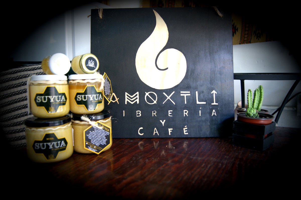 amoxtli2's tweet photo. ¿Ausentes?  
 No, recargados: café, libros y ahora miel a tu disposición. https://t.co/z2kSyam3Ps
