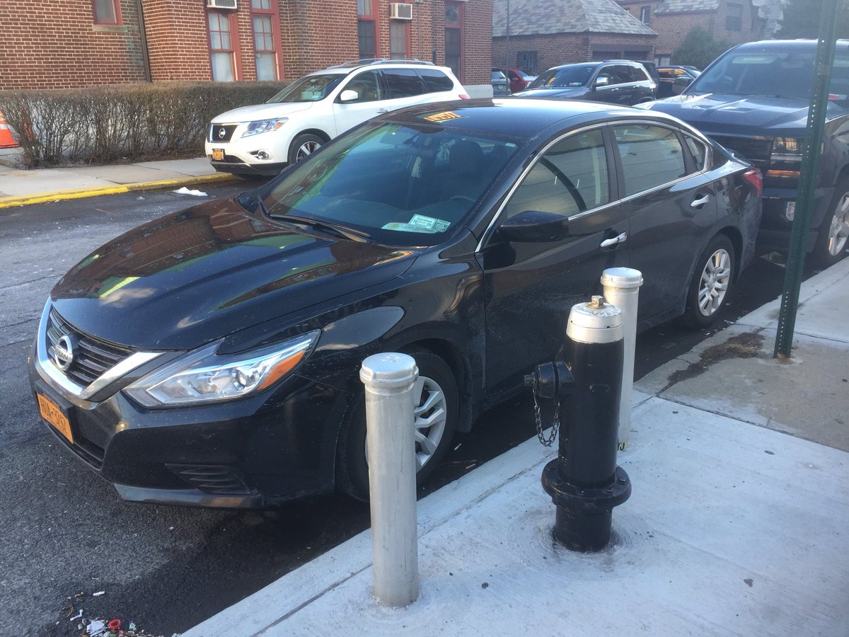 Blocking hydrant at Queens Boulevard and 75th Ave.  @NYPD112Pct please enforce.  @placardabuse #NeverOk