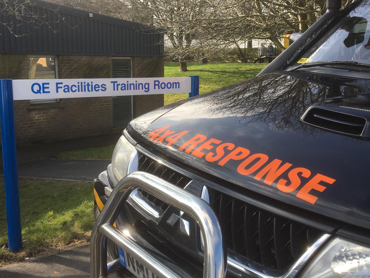 4x4ResponseNE's tweet photo. Two of our #volunteer responders were at an event at @QEGateshead with @BritishRedCross Emergency Response &amp; the QEs Facilities Teams to emphasise the close working relationship between the NHS &amp; Voluntary Sector during severe weather events  #OneTeam #teamwork #NorthEast 👍 https://t.co/Qgvq4sCQED