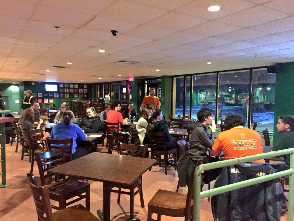 Allison_CBU's tweet photo. Trivia night is in full swing at the @pit_lounge ! We have a fun-loving rowdy group here tonight, with candy prizes already being given out (and devoured)🍭🍬🍿 #CBUWOW @cbuniversity https://t.co/jN384sOA3g