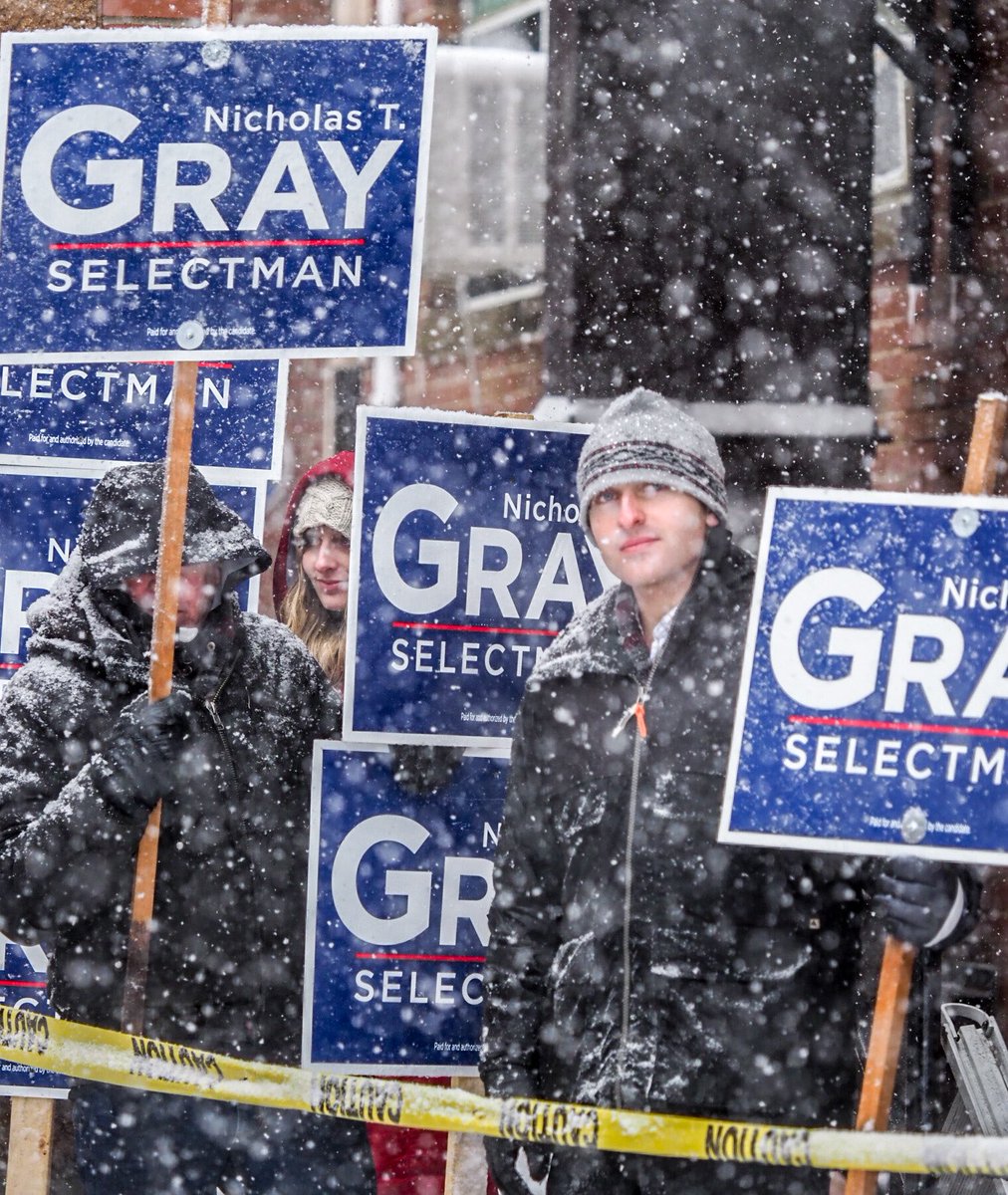 photorichierich's tweet photo. In #Exeter #NH, candidates holding signs in the #snowstorm as voters cast ballots in #townelections. #nhpolitics @ENLNews @seacoastonline https://t.co/Ru5yAzR6Re