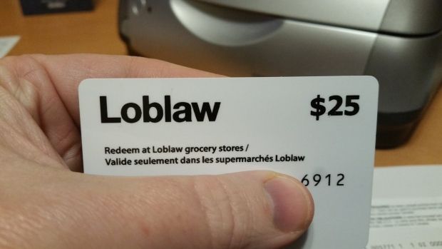 DanielLevert88's tweet image. Customers protest after Loblaws demands ID before sending $25 gift card for bread price fixing buff.ly/2tOuX2s @LoblawsON #scandal #Lablaw