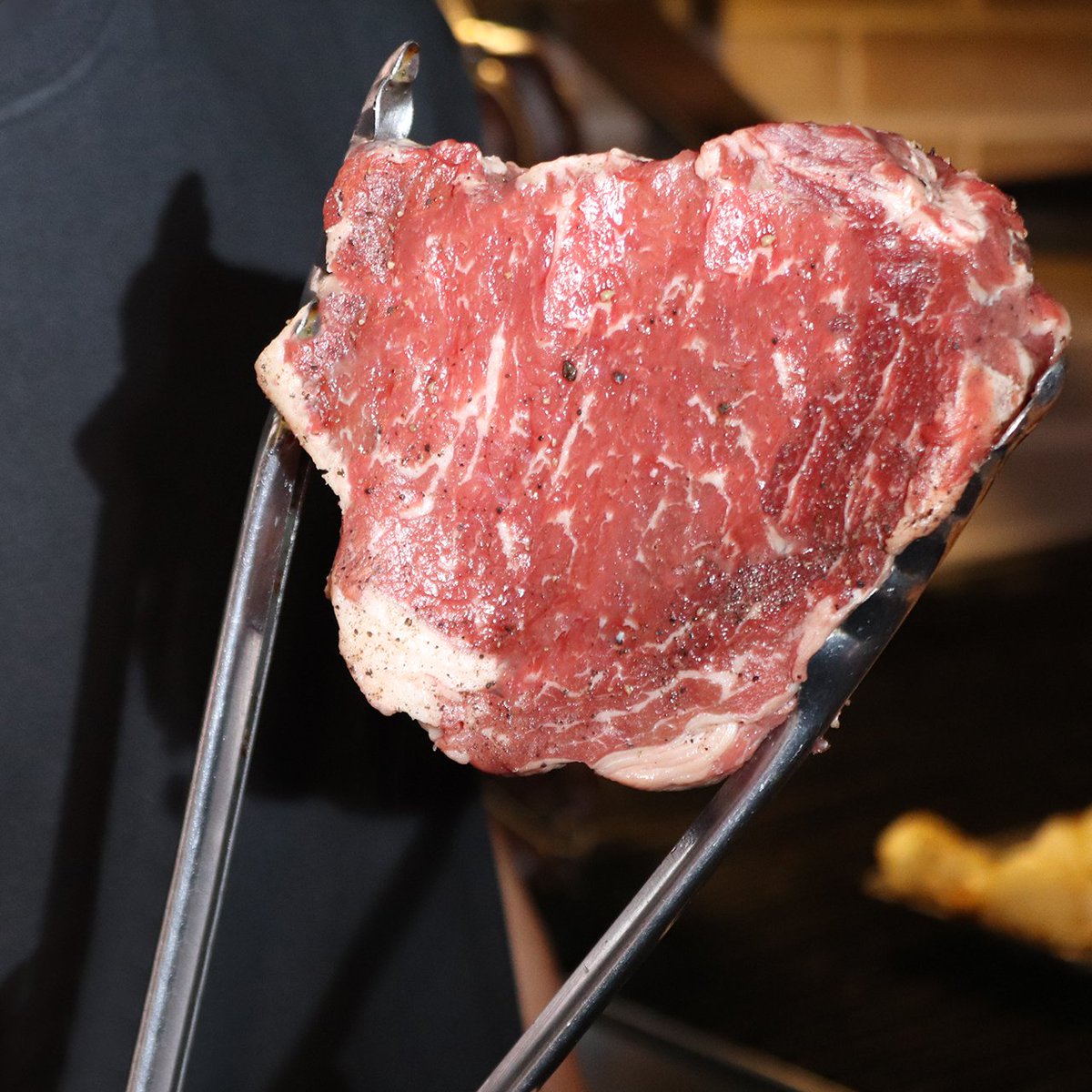 ParrillaFiera's tweet photo. ¡Nuestro ojo de bife, es tan lindo que hasta salió bien en la foto del DNI. Vení a probarlo!
Pasá por fiera:
 📍 Pedro Goyena 300, Caballito.
📍 Monroe 1599, Belgrano. 
Y si te da fiaca salir, no te olvides que también estamos en @pedidosya https://t.co/uXcZGsPYVk