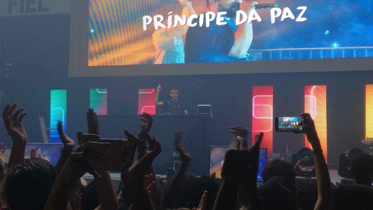CardosoRj25's tweet photo. #RedeSummer #DJPV 🙌 https://t.co/HPM7w8BxXe