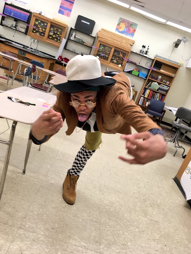 ThomasJ_'s tweet photo. It’s Wacky Tacky Tuesday, today... and of course, Mr. Lampkin had to participate. #BlackMaleEducators #SpiritWeek18 #SGAadvisor https://t.co/uBPFl5xO3x