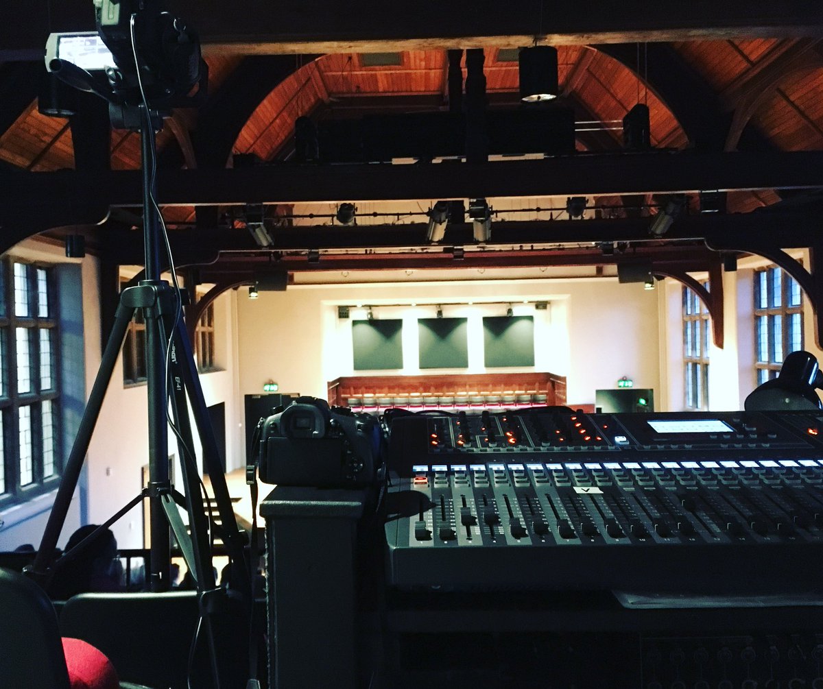 PavoPortraits's tweet photo. Today I’m the lighting, recording, photography and Twitter guy. #hightechy #musiclife #concert 🎼🎻🎹🎷 https://t.co/o7yDW2d9Y5