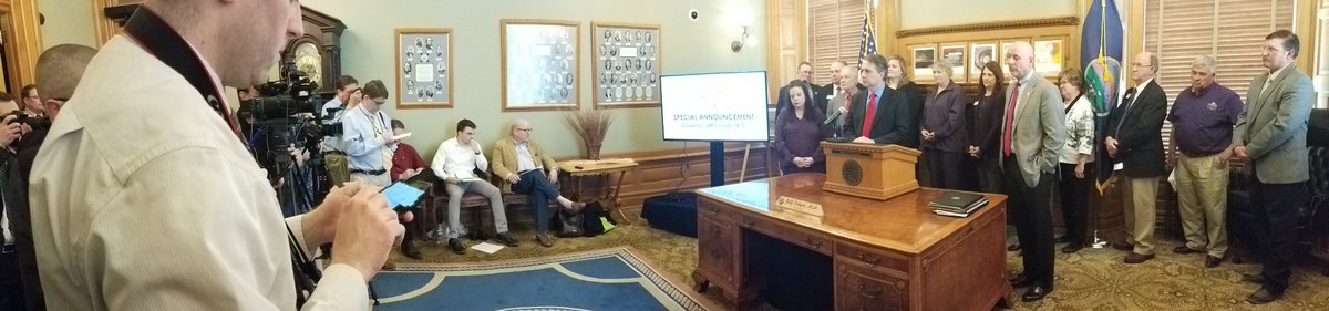 kswateroffice's tweet photo. @GovJeffColyer declares #drought conditions across all 105 counties in #Kansas. Joined by @KansasDeptofAg Secretary and members of @KSFarmBureau. Go to https://t.co/bVinlFFChk for more on drought conditions. #kswater #ksleg https://t.co/NP3Xy9EiQN