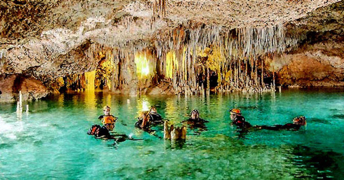 stupidDOPE's tweet photo. Swim Mexico's Hidden River | Rio Secreto https://t.co/zPKTYcroAt #AlwaysPacked https://t.co/6eS2fSE8C9