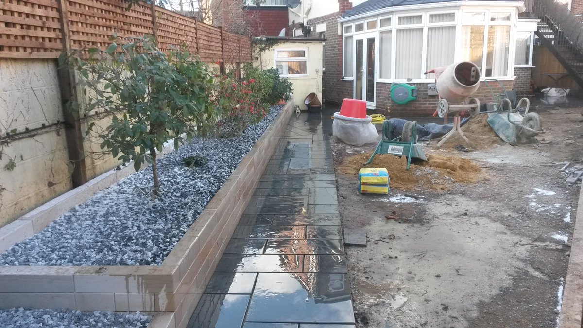 ShakespearesWS's tweet photo. Onsite with our team at one of our current projects. We're loving the casarta slate paving!

#landscapedesign #gardendesign #paving #slate #progress #construction #westsussex https://t.co/Tcgs4mr7Zi