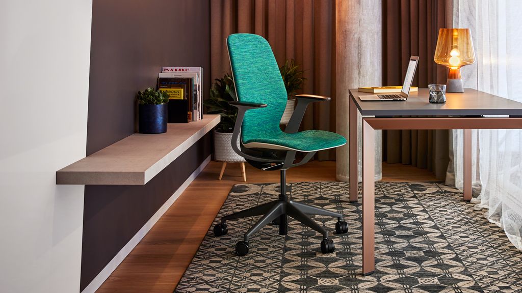 Mastering materials science, Steelcase introduces SILQ — a  major design breakthrough delivering intuitive, human centered seating.

buff.ly/2tL11nB 

#steelcase #workplacedesign #seatingsolutions #SILQ  #workplacedesign