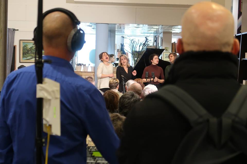 Ons optreden gemist tijdens @DeOchtendvan4 ? Geeft niets! Alle hoogtepunten van de ochtend verzameld in dit filmpje: facebook.com/DeOchtendVan4/… Veel kijkplezier! #boekenweek