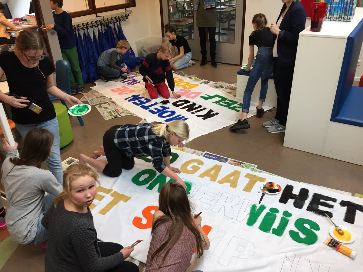 CBSDeFlambouw's tweet image. Wij gaan morgen met ouders en kinderen de boot in voor het onderwijs! Zou het schip met geld nog komen?! #pofront @AObtweets @CNVOnderwijs @POinactie