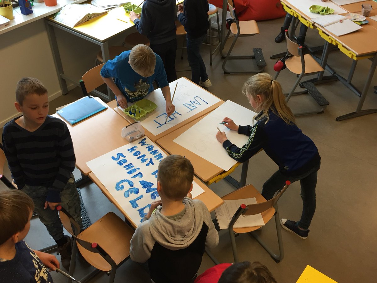 CBSDeFlambouw's tweet image. Wij gaan morgen met ouders en kinderen de boot in voor het onderwijs! Zou het schip met geld nog komen?! #pofront @AObtweets @CNVOnderwijs @POinactie