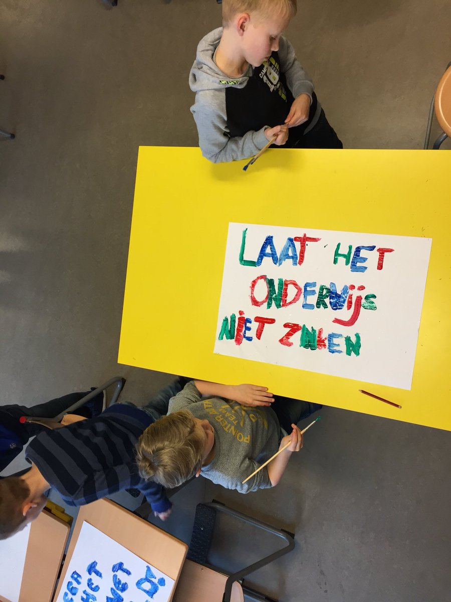 CBSDeFlambouw's tweet image. Wij gaan morgen met ouders en kinderen de boot in voor het onderwijs! Zou het schip met geld nog komen?! #pofront @AObtweets @CNVOnderwijs @POinactie