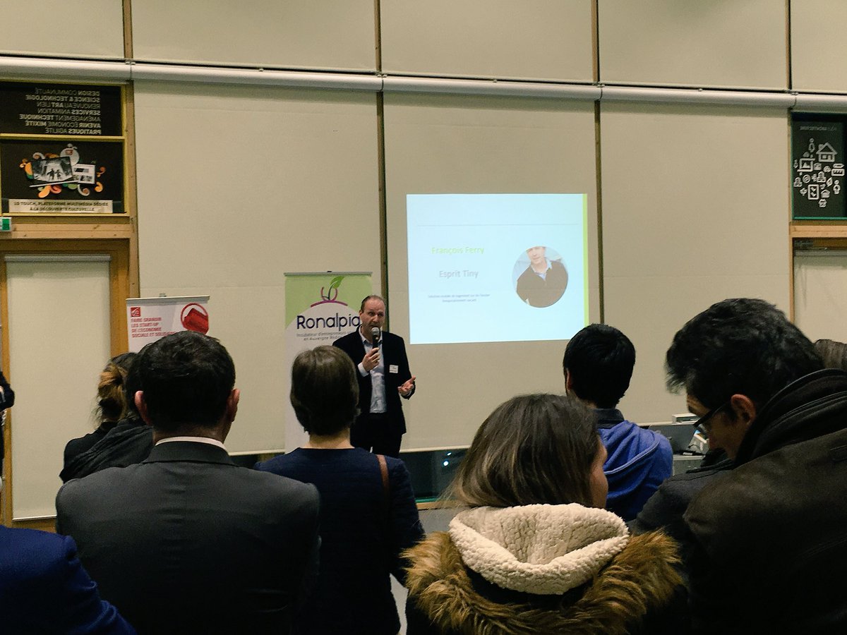 On enchaine avec ESPRIT TINY, une solution de logement sur du foncier provisoirement vacant et la création de #tinyhouse pour créer un vrai village et porter une énergie collective 🏡 #habitat #solidarité #SaintEtienne #Sainté @ronalpia