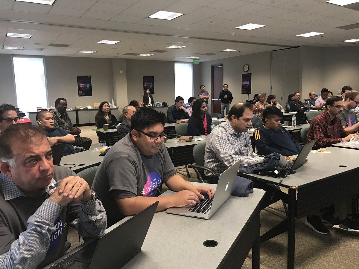 preludevtec94's tweet photo. #experianhackathon https://t.co/fyQ59ub097