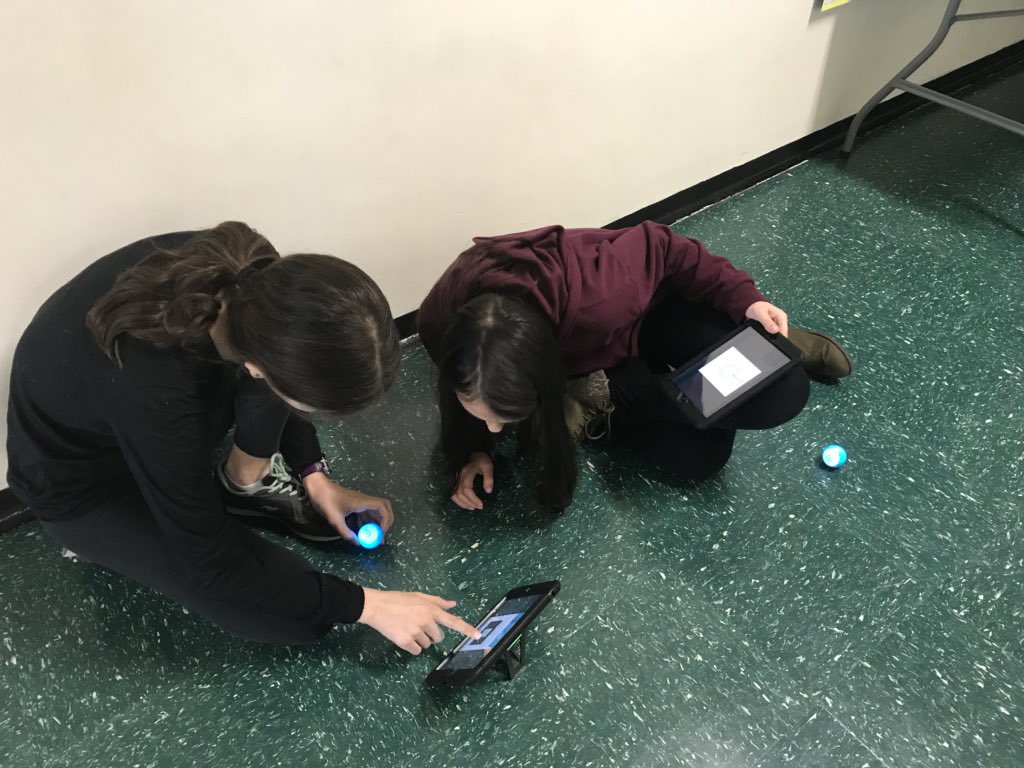 BevilacquaNB's tweet image. Ms. Schwartz’s class programming their Sphero Minis to roll perfect squares! #spheros #beyondhourofcode