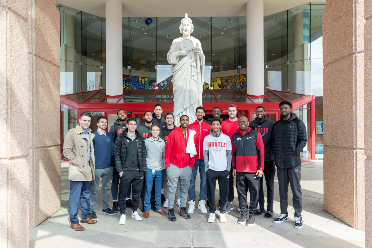 The <a href="/MemphisHustle/">Memphis Hustle</a> stopped by <a href="/StJude/">St. Jude</a> to visit with patients during #Hoops4StJude Week!