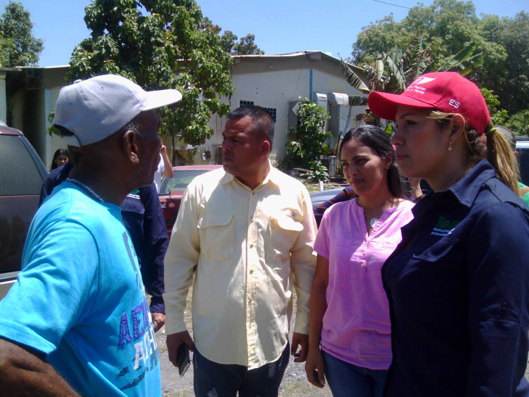 ElianaSalazarVE's tweet photo. #13Mar También estuvimos en la sede de @imvisotillo inspeccionando el Centro de Acopio, una obra hermosa que permitirá avanzar en el Plan de Reciclaje de #Anzoategui #InversionSocialParaTodos https://t.co/vLwANOIILF