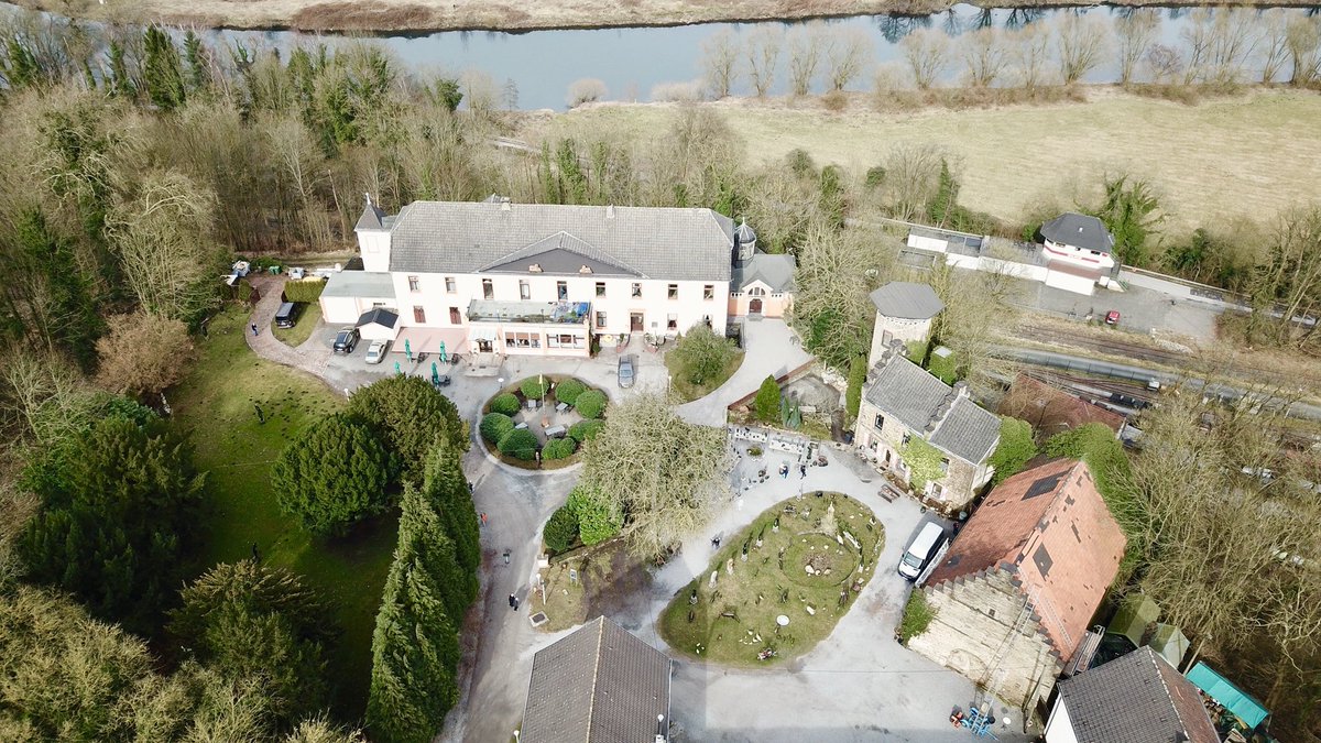 Atze_Marvin's tweet photo. #Schloss #Steinhausen in @stadt_witten @shonaartWitten Fotografiert mit @dji #macicPro @patr https://t.co/Zj9hvfbQ2y