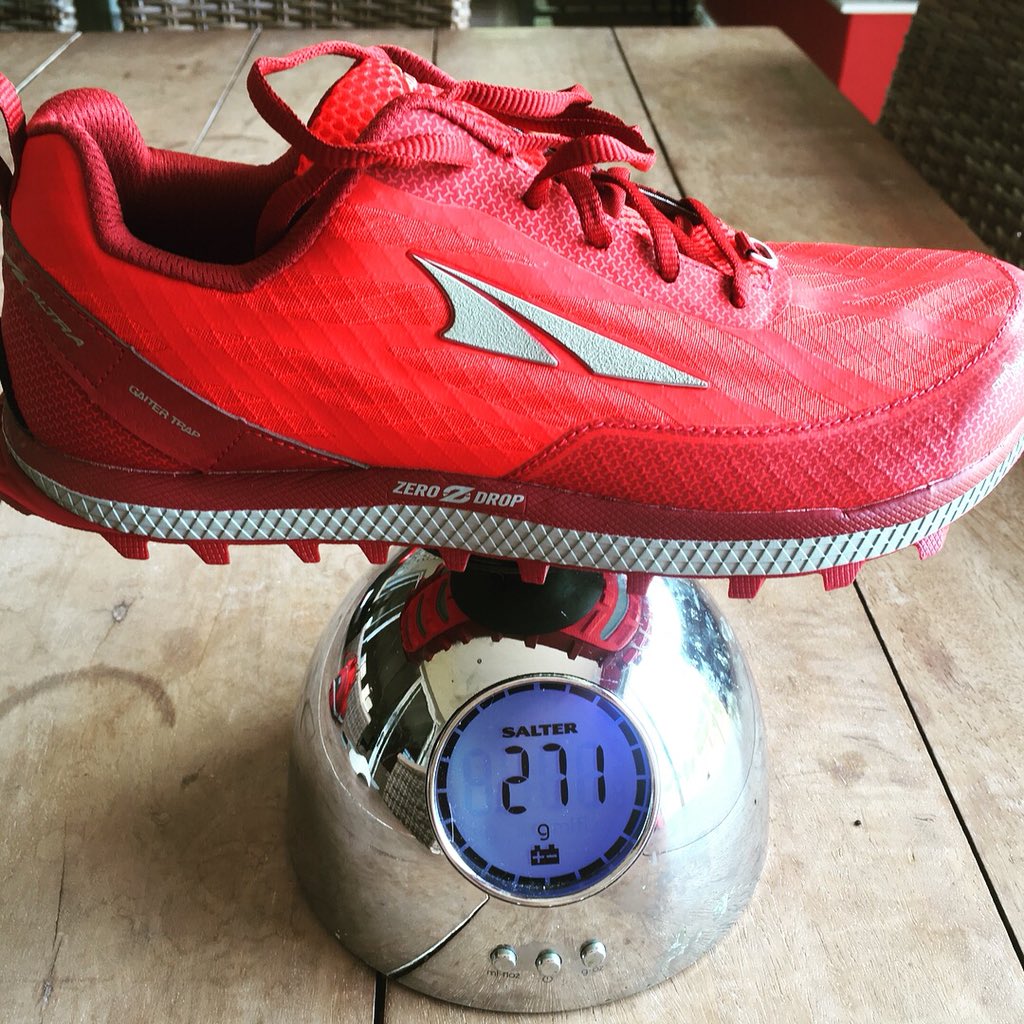 therovingrunner's tweet photo. The #Altra #Superior 3.5’s are dual purpose! #stoneguard inner (30g) adds a whole lot of protection for longer technical & rocky trails! Take them out & shoe weights a mere 270g & ready 4 those runs/races on smoother trails. #ZeroLimits #AltraRunning #RedMeetsRed #EmbraceTheSpace https://t.co/hLCdX9GbKw