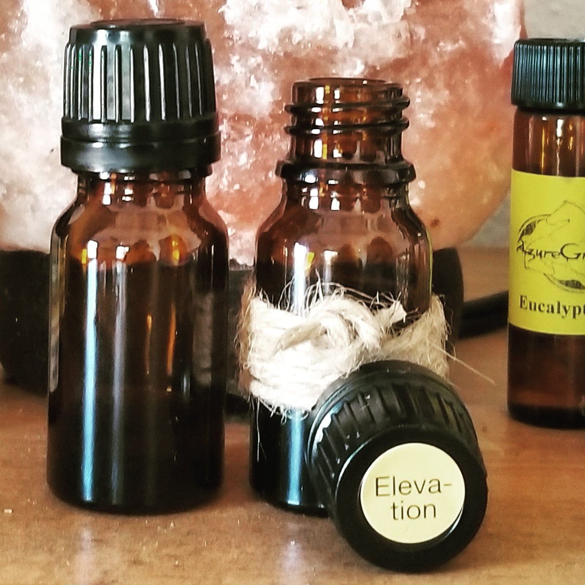 Native_Vision_'s tweet image. Happy Tuesday! I just made a whole batch of #fragrance perfumes #aromatherapy - Try a free sample I made of natural aroma fragrance made with #essentialoils with a purchase at Nativevisionboutique.com ⭐🌿