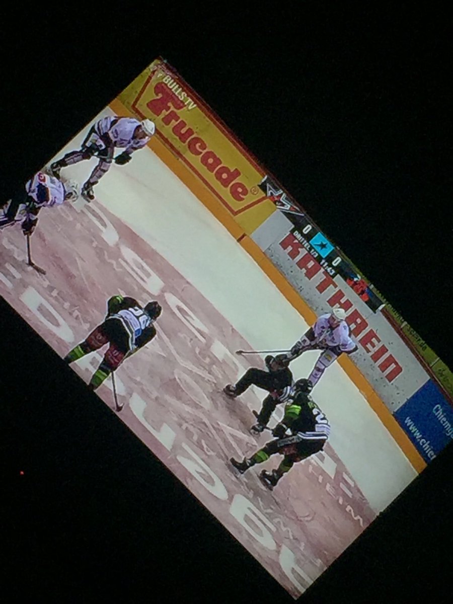 Celine7130's tweet photo. It‘s PlayOff Time! Liebe Grüsse aus Hannover und liebe Grüsse ins U-Turn! #sbrstream #spradetv @SpradeTV https://t.co/5pQf3Qn7ya
