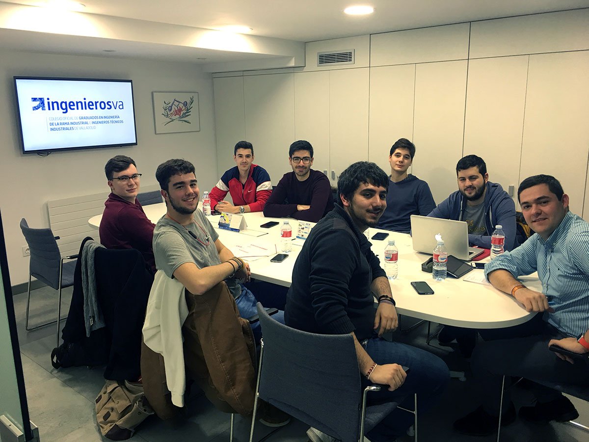 ingenierosva's tweet photo. La Delegación de Alumnos de la Escuela de Ingenierías Industriales se reúne en ingenierosVA. Encantados de recibir a los futuros #ingenieros en la que es su casa. https://t.co/WEAbnTcetV