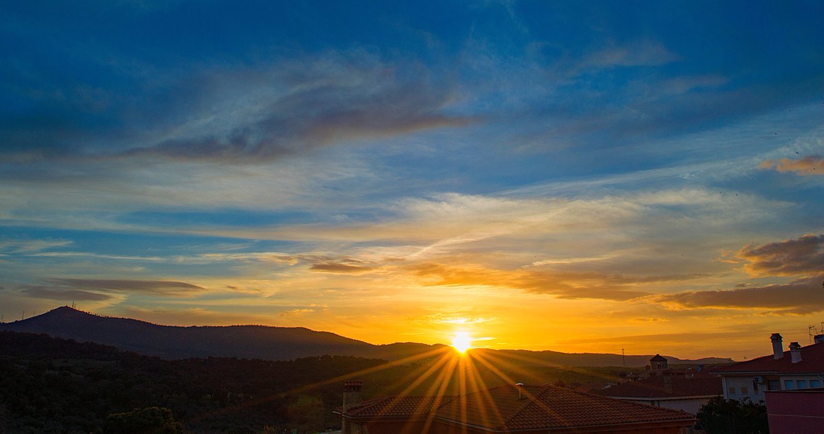 Antes de que llegue Gisele, una nueva borrasca; disfruto de este atardecer. <a href="/AmarExtremadura/">Amar Extremadura</a> <a href="/extremadura_s/">secretos extremadura</a> <a href="/SoloExtremadura/">SomosExtremadura 💚⬜️⬛️</a> <a href="/Turismo_DipCC/">Turismo Provincia Cáceres</a> <a href="/cacerespasado/">Conoce Cáceres // Cáceres en el Pasado</a> <a href="/planvex/">planVE guía de ocio</a> <a href="/Extremadura_tur/">Extremadura Turismo</a> #ColaboradoresDelTiempo <a href="/ElTiempo_tve/">El Tiempo en TVE</a> <a href="/ecazatormentas/">Cazatormentas</a> <a href="/marcredondo/">Marc Redondo</a> <a href="/monicalopez_tve/">Mònica López</a> <a href="/mairodrigz/">Maider Rodríguez</a>