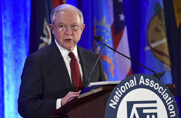 Elizabe63099921's tweet image. Resigning ICE spokesman says Sessions lied about immigration arrests: 

"I quit because I didn't want to perpetuate misleading facts. I asked them to change the information. I told them that the information was wrong, they… al.com.convey.pro/l/5BNkKGA by #aldotcom via @c0nvey