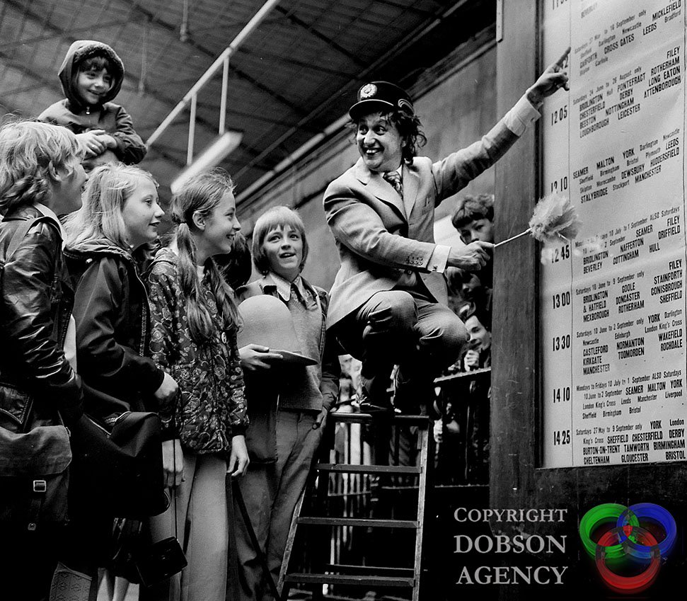 dobsonagency's tweet photo. KEN DODD: One of our Library Photos of Ken Dodd at Scarborough Railway Station back in 1972 #Scarborough #KenDoddRIP #KenDodd #yorkshire https://t.co/TseHxPqNNv